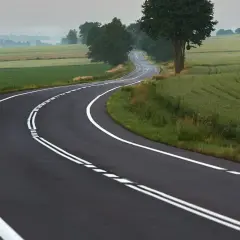 Droga wijąca się przez pola. Ile punktów za podwójną ciągłą?