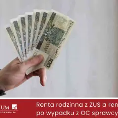 Dłoń trzyma banknoty 100 zł. ZUS odszkodowanie za śmierć syna może pomóc w trudnych chwilach.