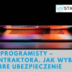 OC programisty – jak wybrać dobre ubezpieczenie dla kontraktora. Laptop z kolorowym podświetleniem klawiatury.