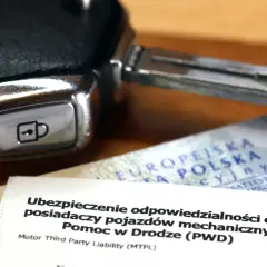 Kluczyk samochodowy i dokumenty OC. Ważne pytanie: ile mam czasu na ubezpieczenie samochodu po zakupie?