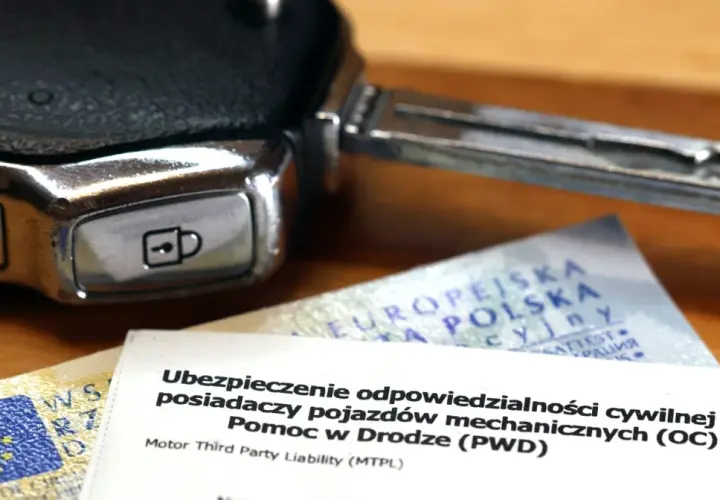 Kluczyk samochodowy i dokumenty OC. Ważne pytanie: ile mam czasu na ubezpieczenie samochodu po zakupie?