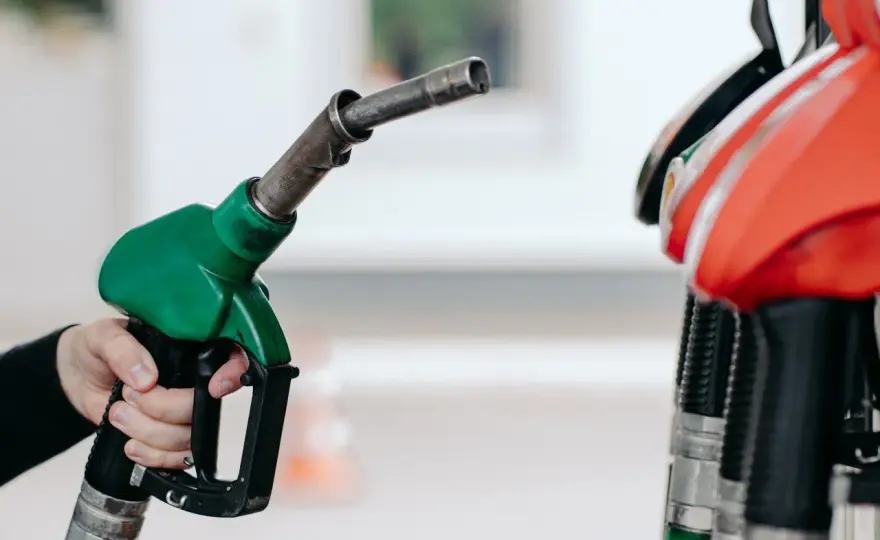Benzyna 95 czy 98? Zrozum różnice i tankuj świadomie
