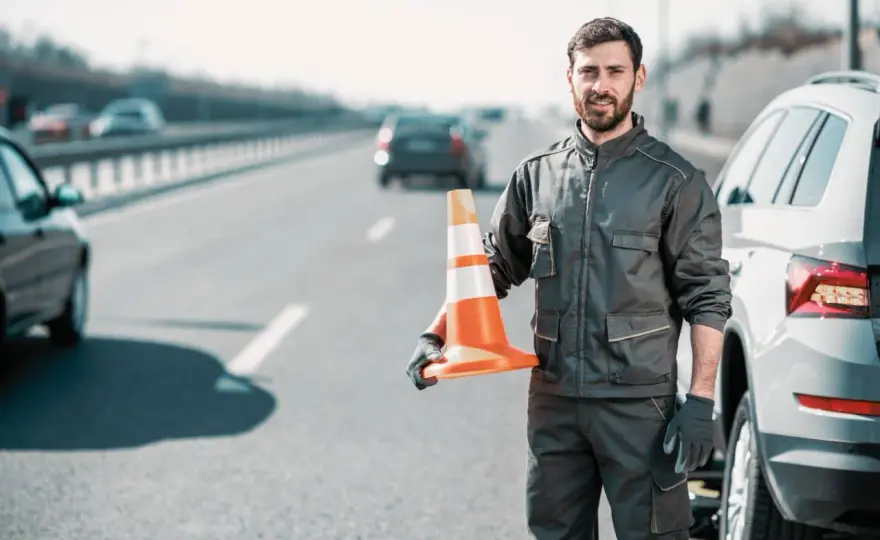 Awaria auta na autostradzie - Jak działać, by było bezpiecznie?