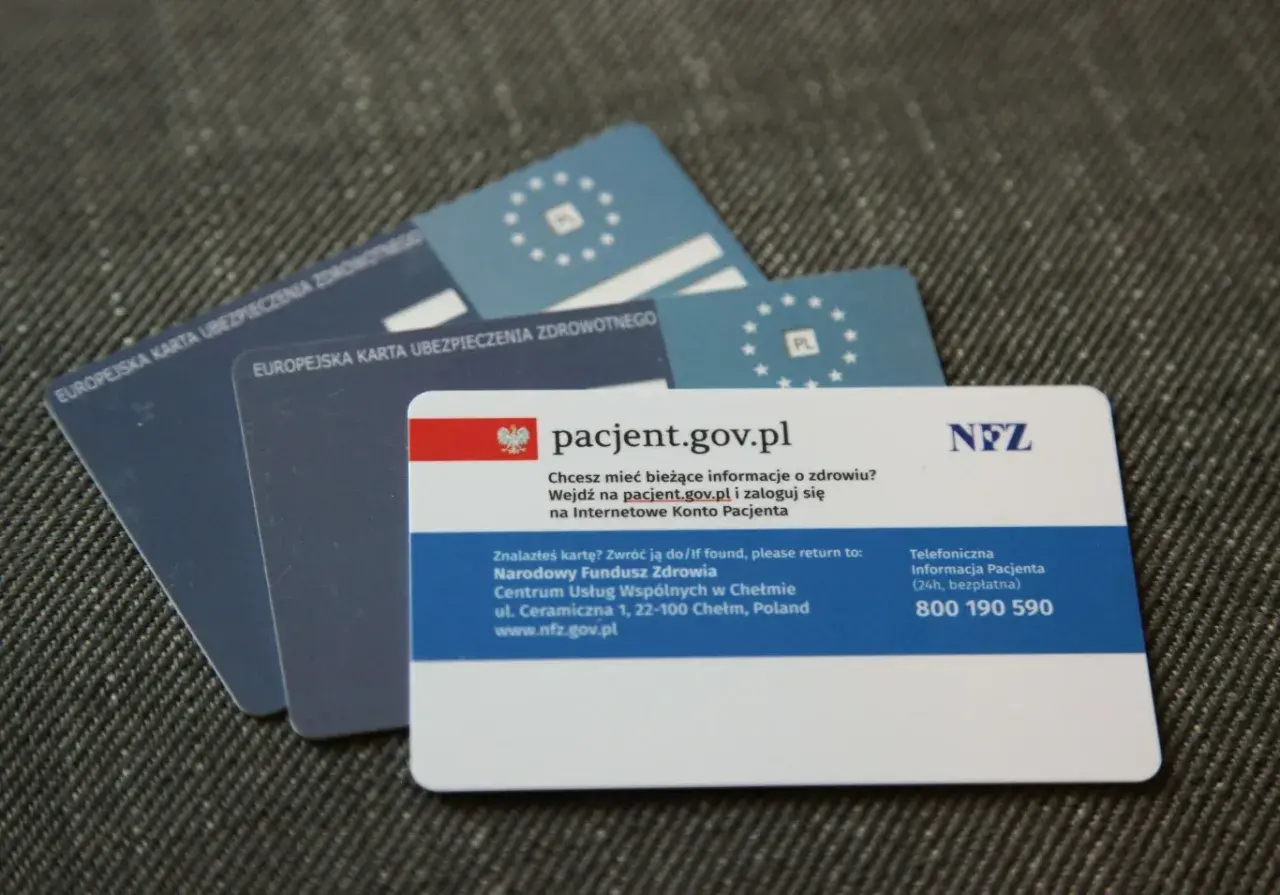 Karty EKUZ i karta pacjenta NFZ. Pamiętaj o ubezpieczeniu turystycznym Turcja, by mieć spokojne wakacje.
