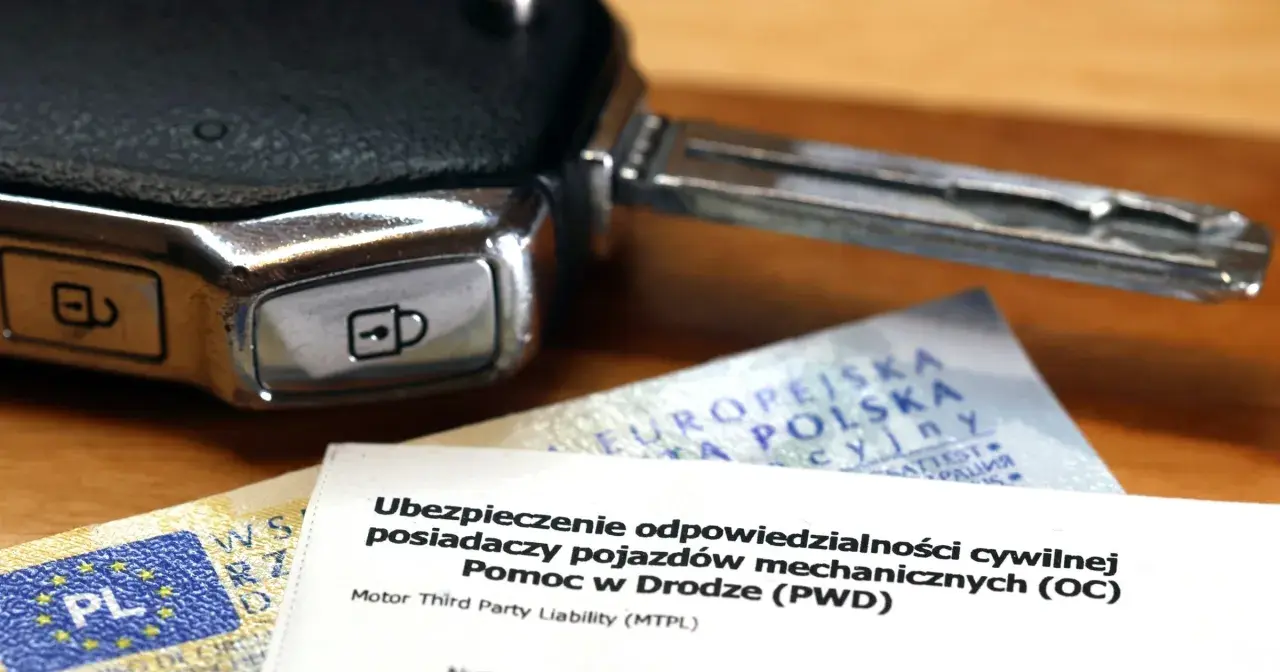 Kluczyk samochodowy i dokumenty OC. Ważne pytanie: ile mam czasu na ubezpieczenie samochodu po zakupie?