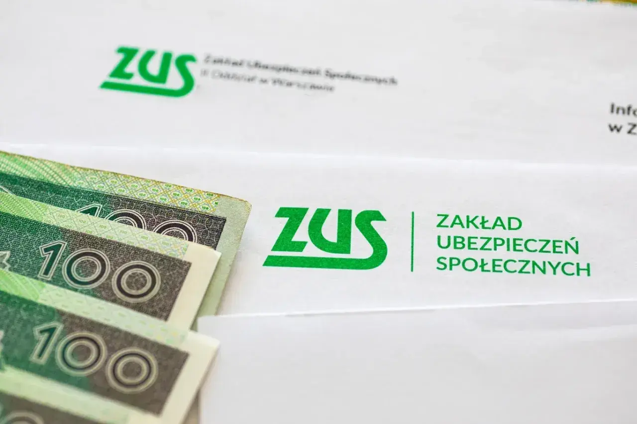 Pieniądze i dokumenty ZUS. Rozważasz odszkodowanie za poronienia zus? Sprawdź, jakie masz prawa.